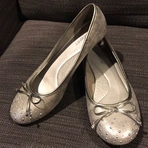 9w pewter with studs